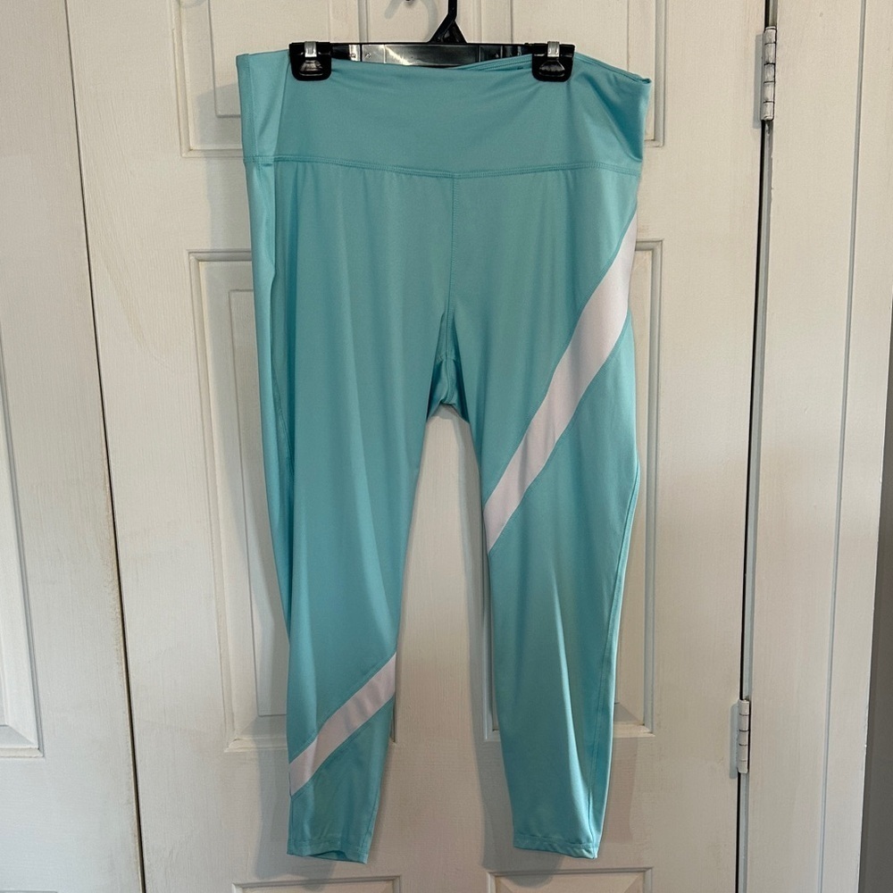 Crown & Ivy light blue and white leggings size 2x